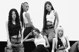 i-dle press photo